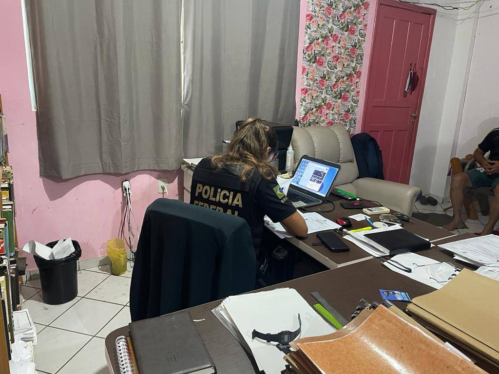 PF deflagra operação e cumpre mandados contra traficantes em seis cidades de RO; em Vilhena, suspeito tentou se livrar de celular
