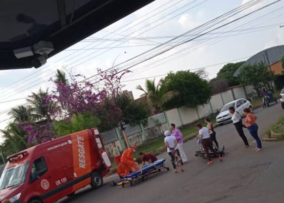 ASSISTA: vídeo mostra batida de motocicleta em carro no cruzamento de avenidas no centro de Vilhena