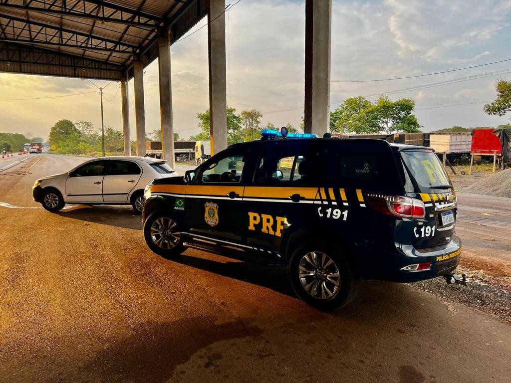 Durante fiscalização em rodovia de Rondônia, PRF apreende carro que havia sido roubado em Cuiabá