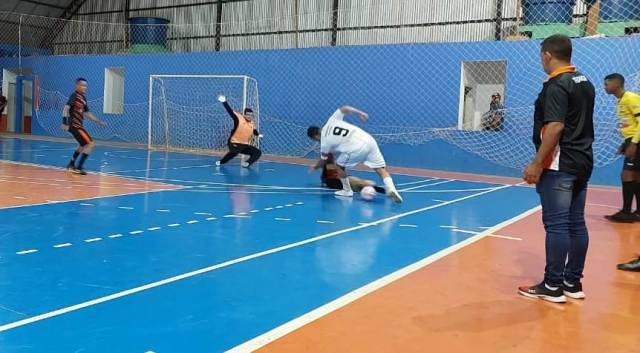 Copa Vilhena de Futsal começa com goleadas e média superior a 10 gols por partida