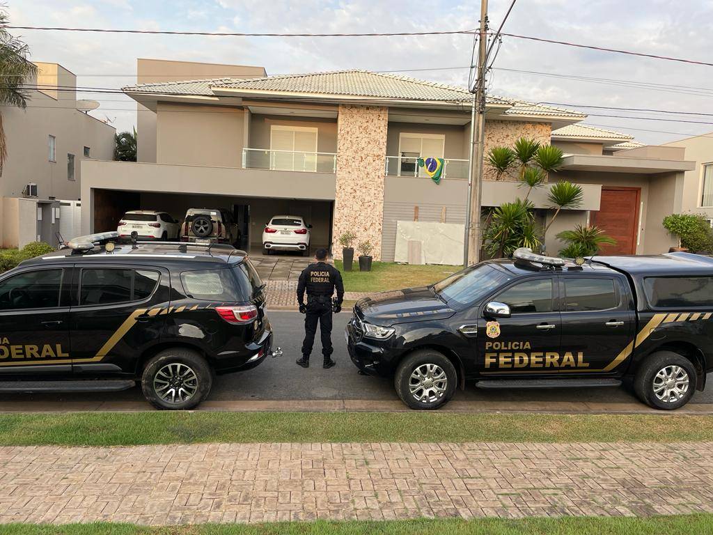 Polícia Federal deflagra operação em RO e MT para desarticular organização criminosa envolvida em garimpo clandestino e lavagem de dinheiro