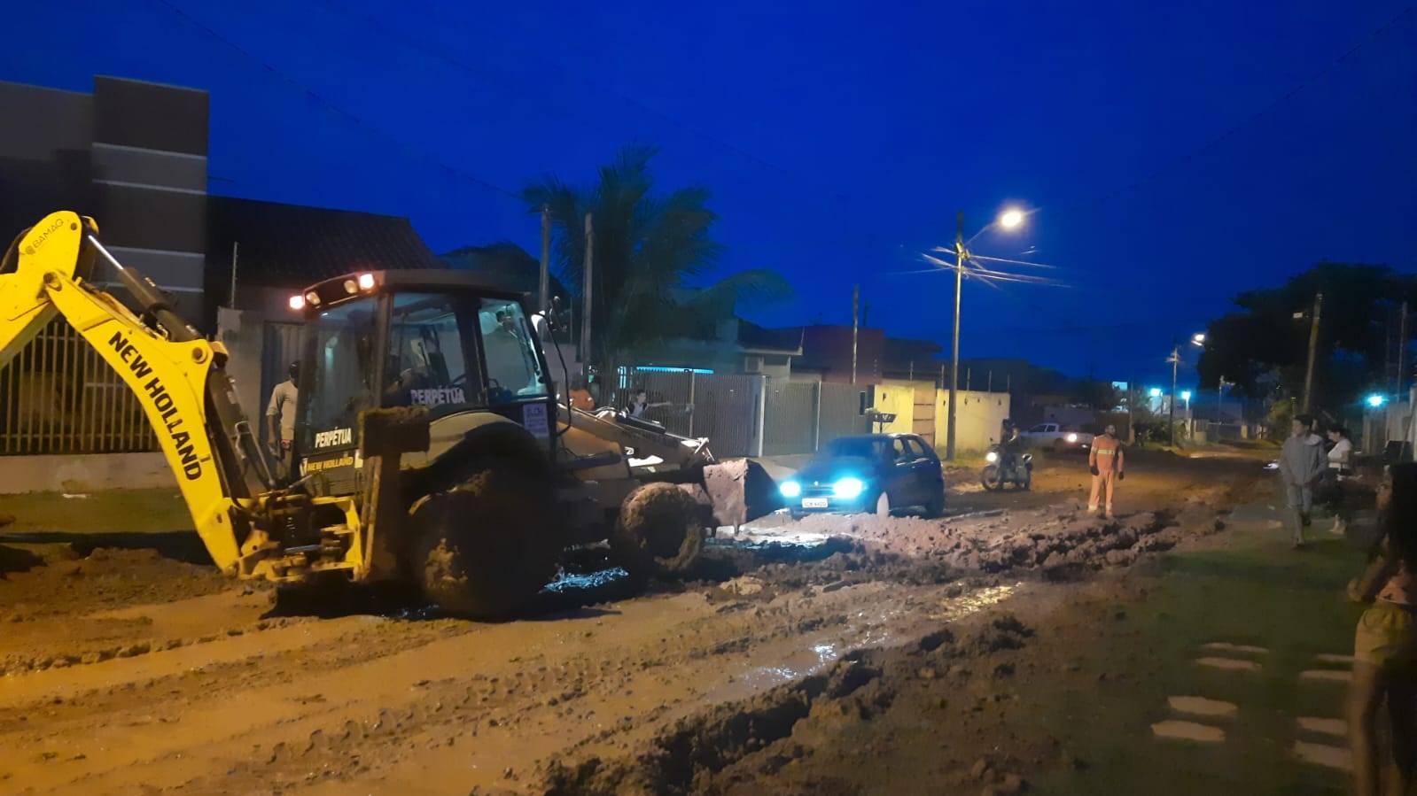 Mesmo com promessa da prefeitura de resolver problema, bairro de Vilhena transformado em atoleiro continua irritando moradores
