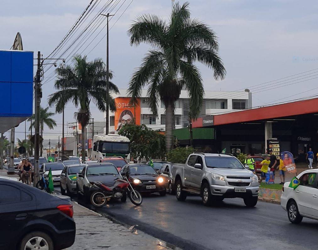 OUÇA E LEIA: ex-prefeitos trocando áudios e polícia mobilizada transformaram carreata em “treta política” na cidade de Vilhena