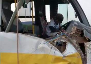 VEJA VÍDEO: completamente bêbado, homem bate ônibus que havia furtado, passa pelo posto da PRF e abandona veículo em MT