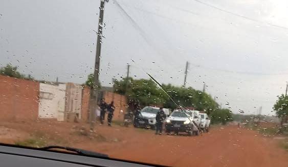Com espingarda de cano serrado engatilhada no peito, motorista de ônibus é assaltado e fica sem celular, em Vilhena