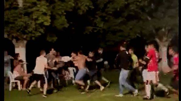 ASSISTA VÍDEO: torcedores se envolvem em pancadaria e final de campeonato não acontece; times dividem prêmio