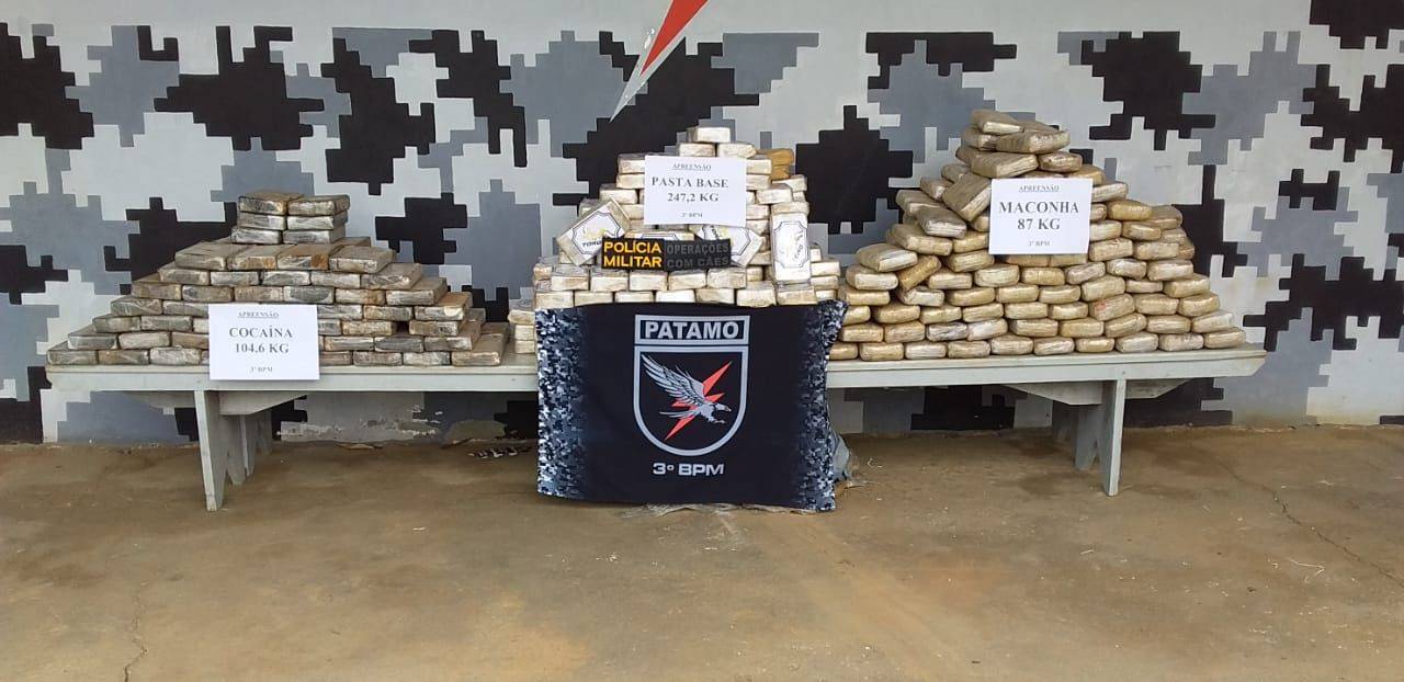 Polícia Militar faz uma das maiores apreensões de drogas na história de Vilhena: mais de 400 de cocaína, pasta base e maconha