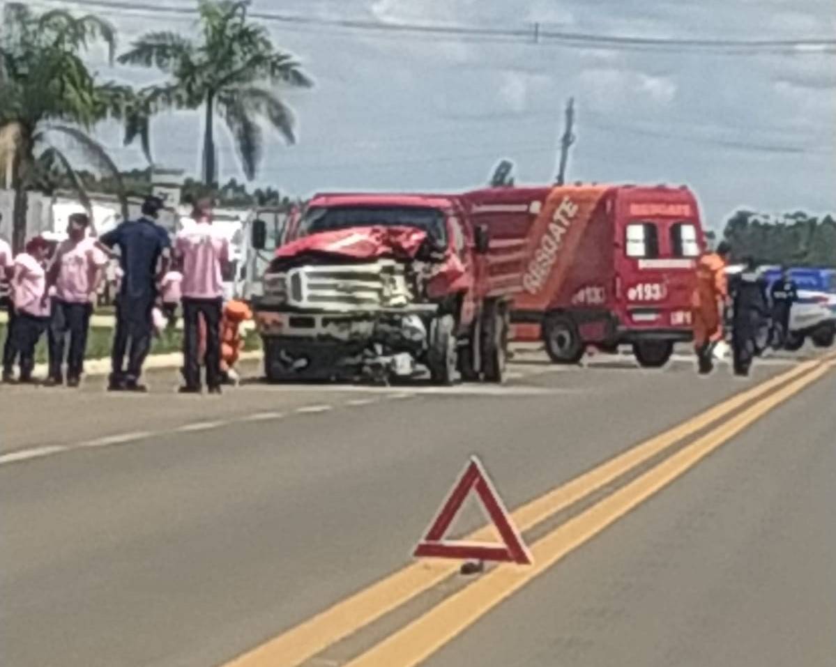 Homem e mulher morrem na hora após batida entre motocicleta e picape em trecho urbano de rodovia federal, em Vilhena
