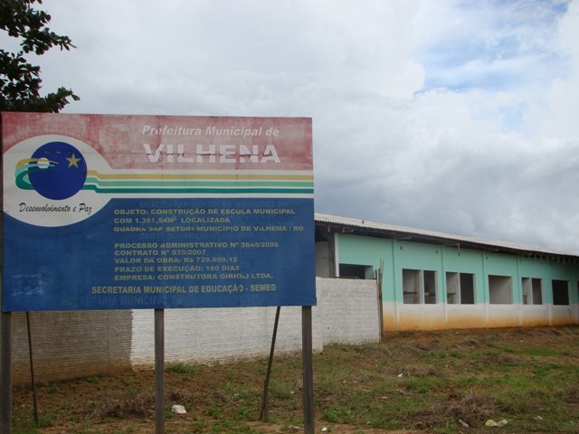 Após quatro anos de atrasos, empreiteira entrega escola pela metade