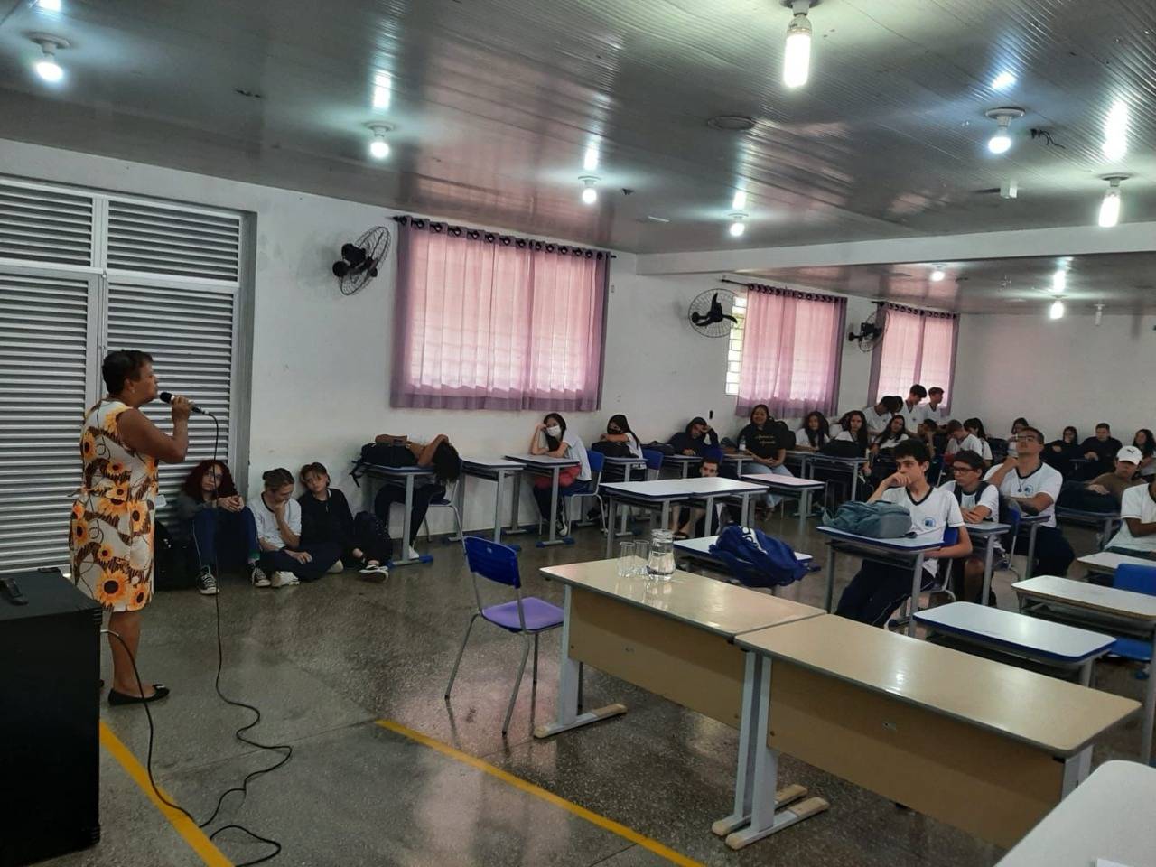 Escola trabalha em disciplina o resgate da história de Vilhena em roda de conversa entre estudantes e pioneiros