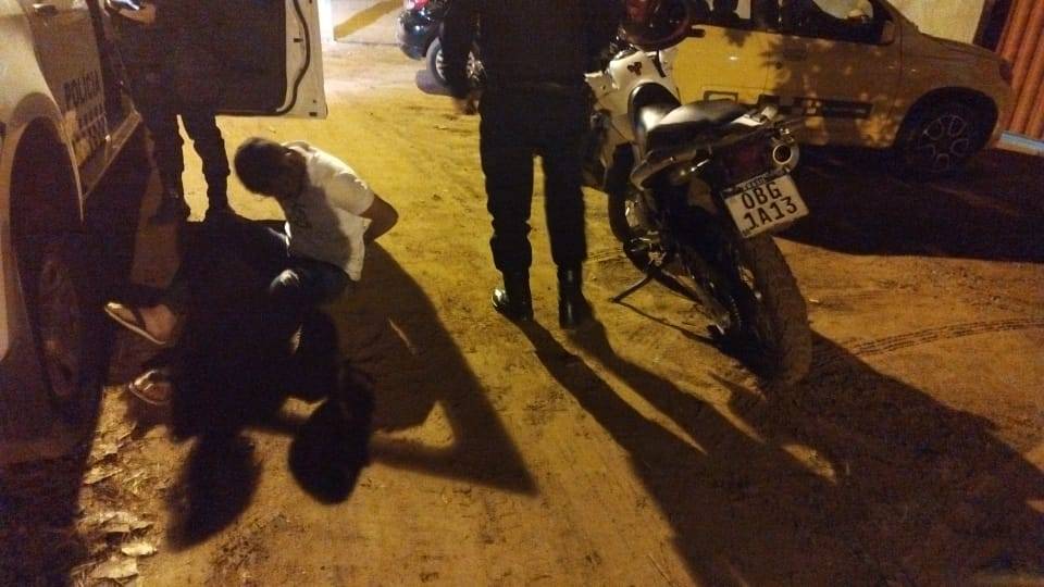 Polícia Militar usa spray de pimenta para prender rapaz que disputava “racha” de moto em avenidas de Vilhena