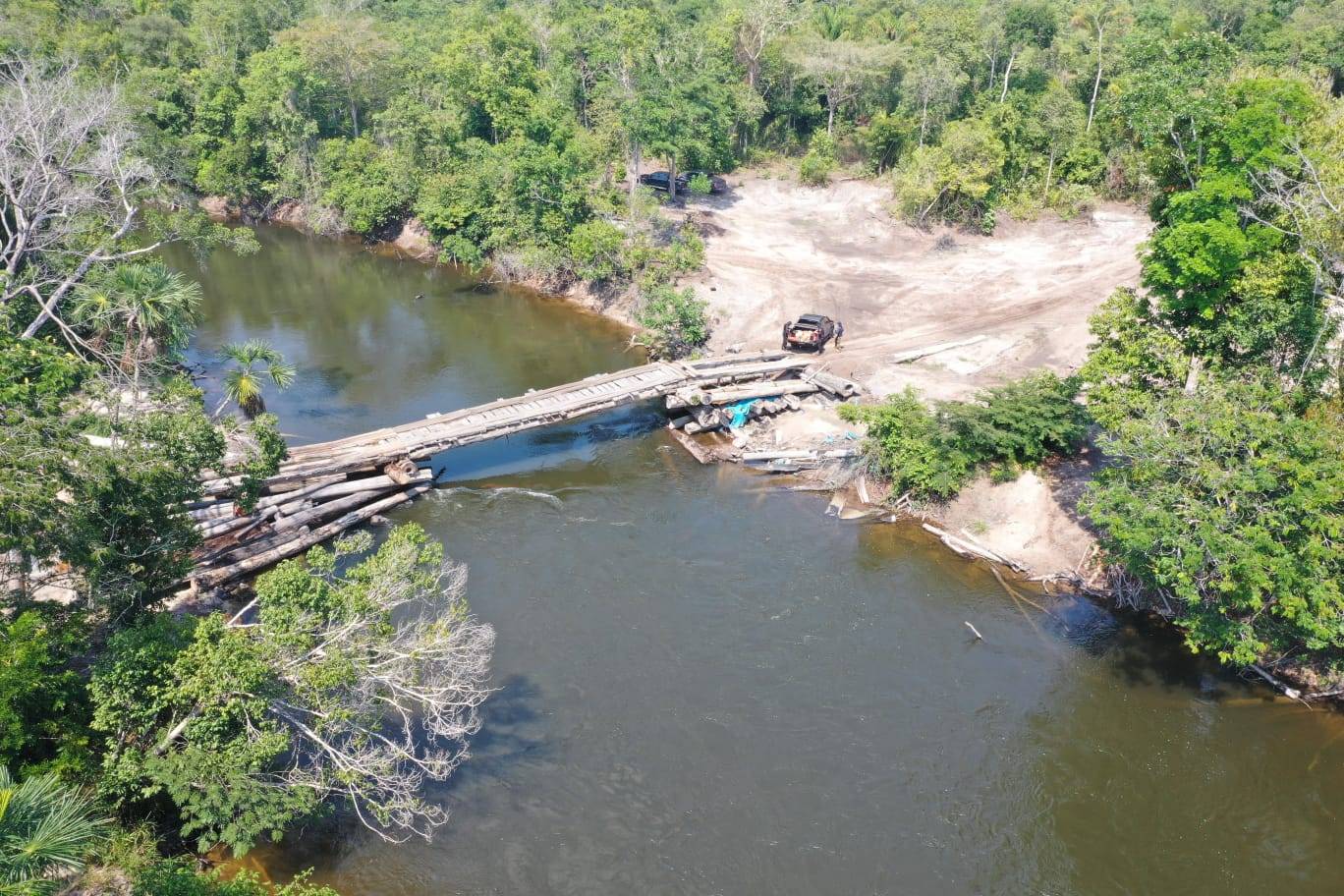 ASSISTA: vídeo mostra PF destruindo ponte usada por criminosos que invadiram Terra Indígena no Cone Sul de Rondônia