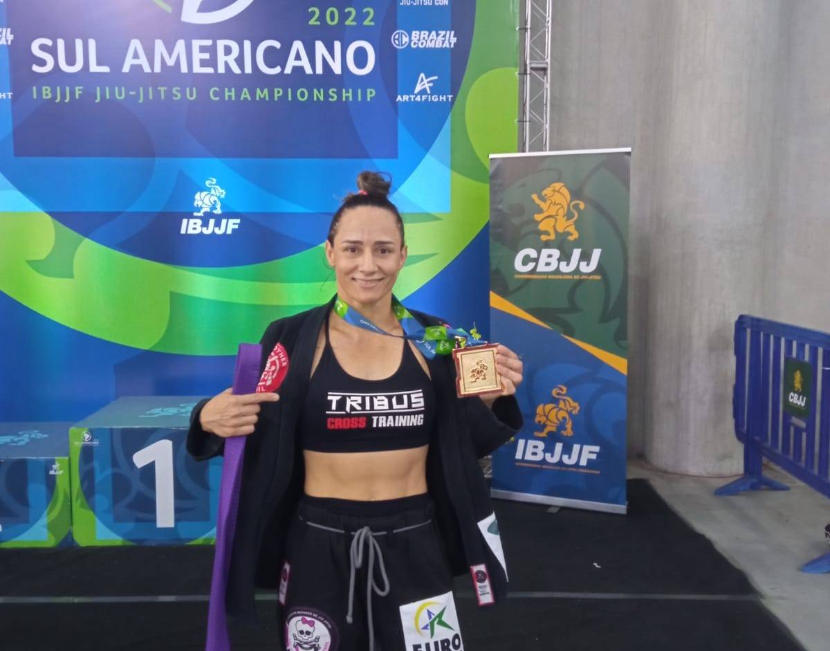 Atletas de Vilhena fazem bonito no Sul Americano de Jiu-Jitsu realizado no Rio de Janeiro; lutadora conquista bicampeonato