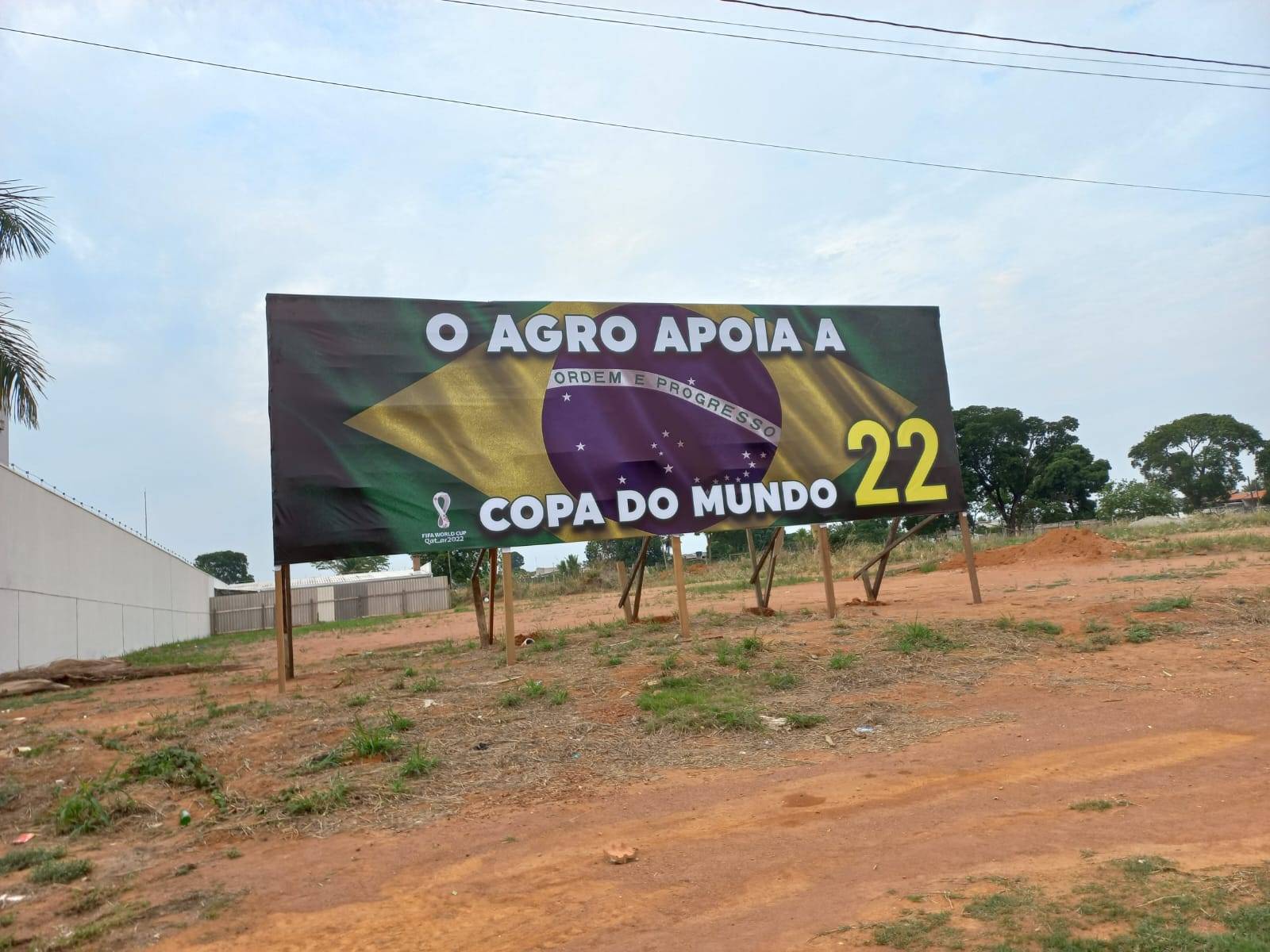 Um mês após Justiça Eleitoral mandar retirar outdoor pró-Bolsonaro em Cerejeiras, nova peça publicitária desafia o MP