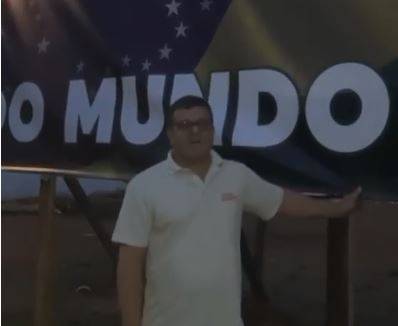 ASSISTA: após ser notificado pela Justiça Eleitoral, empresário grava vídeo e retira outdoor denunciado pelo MP em Cerejeiras