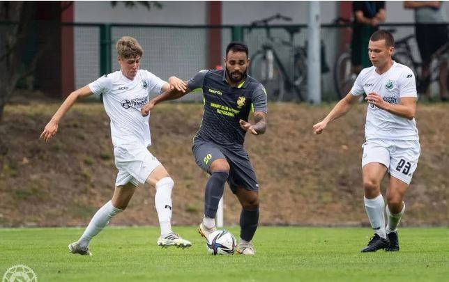 Criado pelos avós, jogador de futebol vilhenense se destaca e já tem sete gols jogando por time polonês