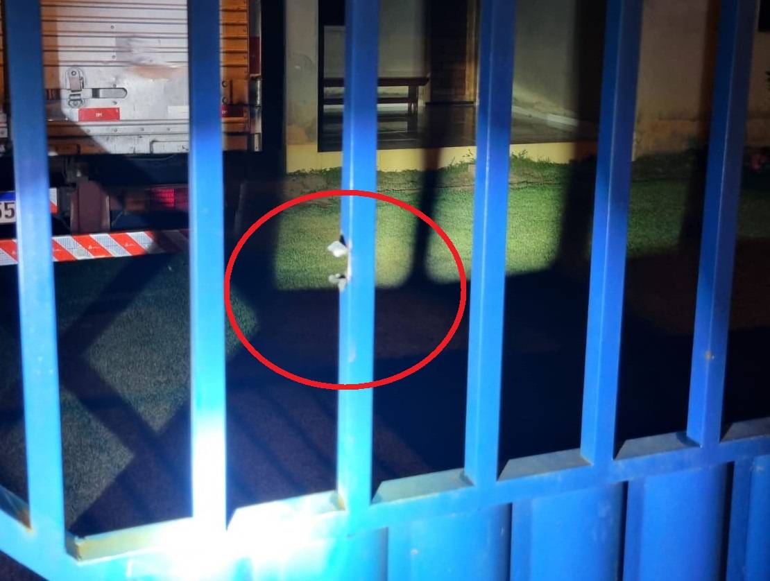 Homem dispara de dentro de casa e acerta tiro na perna de empresário, em Vilhena; polícia foi acionada