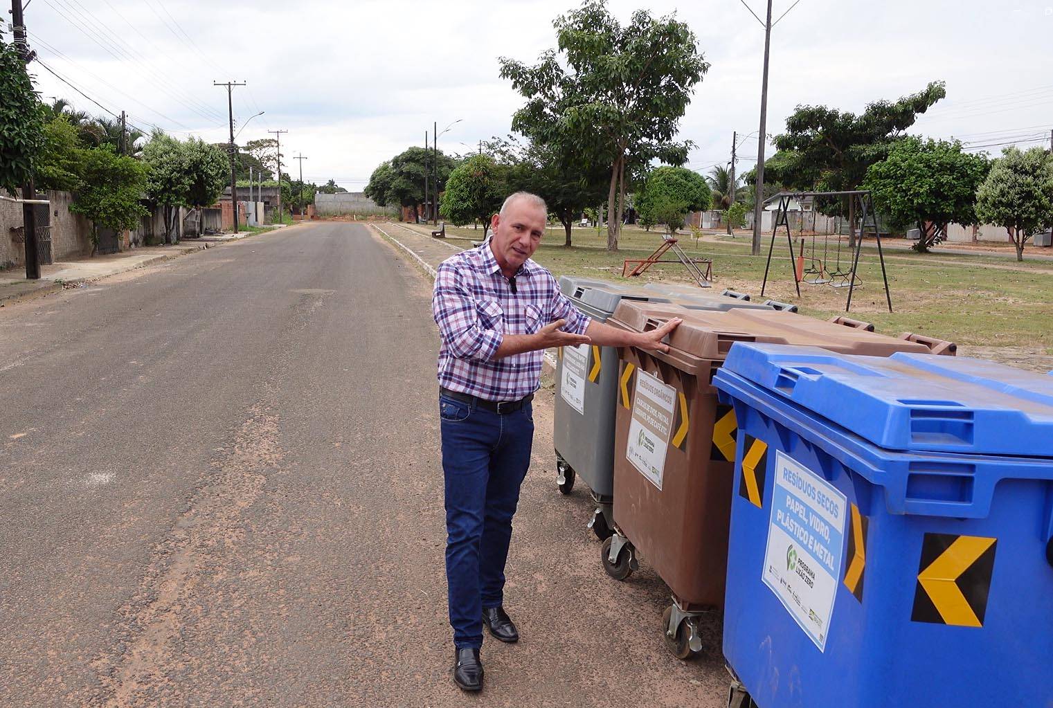 Concluída licitação de 300 contêineres para a coleta seletiva de lixo em Vilhena, com recurso do deputado Ezequiel Neiva