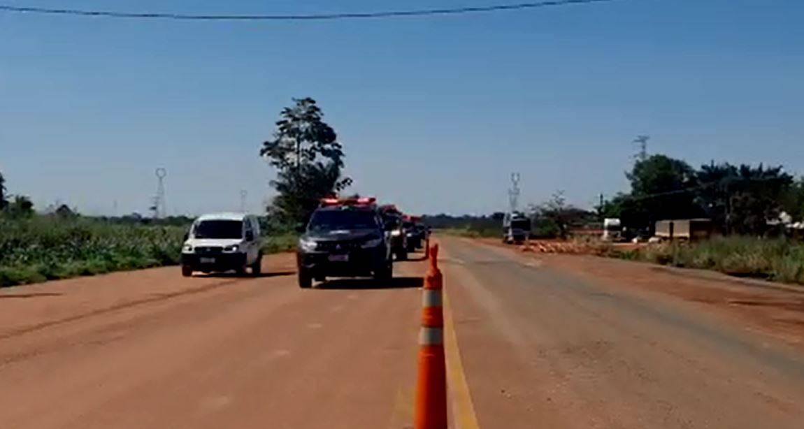 Bloqueio de rodovias começa a provocar transtornos em cidades do Cone Sul de Rondônia e transporte escolar já é afetado