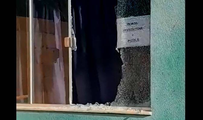 ASSISTA VÍDEO: de dentro de carro, homens disparam rajada de tiros contra residência, em Vilhena