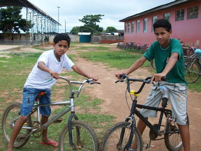 Após reportagem da FOLHA DO SUL, secretário recebe irmãos campeões
