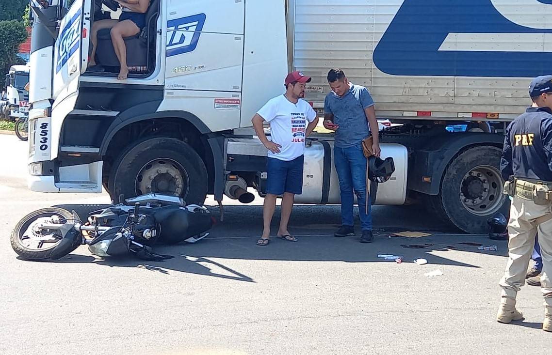 Mulher que teve braço dilacerado por caminhão na BR 364 passa por cirurgia e está intubada na UTI, em Vilhena