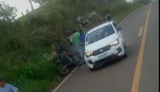 ASSISTA VÍDEO: acidente grave em Colorado do Oeste envolveu dois carros e três motocicletas na BR 435