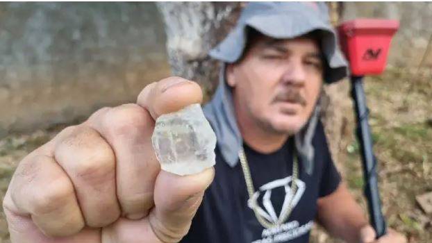 ASSISTA VÍDEO: garimpeiro de Vilhena faz sucesso no YouTube ensinando como minerar ouro no Brasil