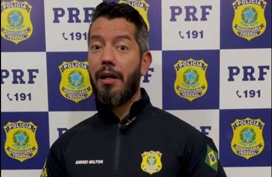 ASSISTA: responsável pela Comunicação da PRF grava vídeo e desmente fake news sobre bloqueio de rodovias em Rondônia