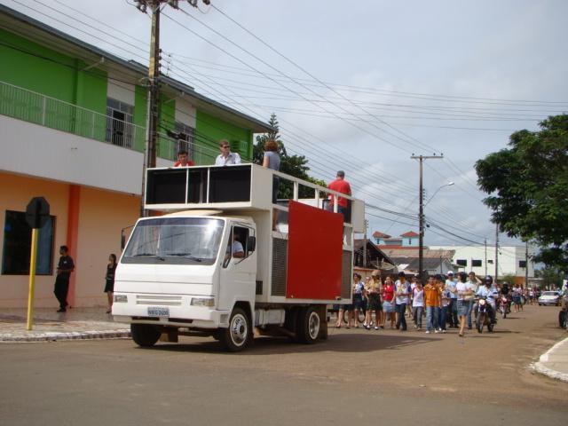 Adventistas percorrem avenidas pedindo que vilhenenses doem sangue