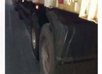 ASSISTA VÍDEO: motorista tem caminhão boiadeiro crivado de balas em rodovia que liga as cidades de Cerejeiras e Corumbiara