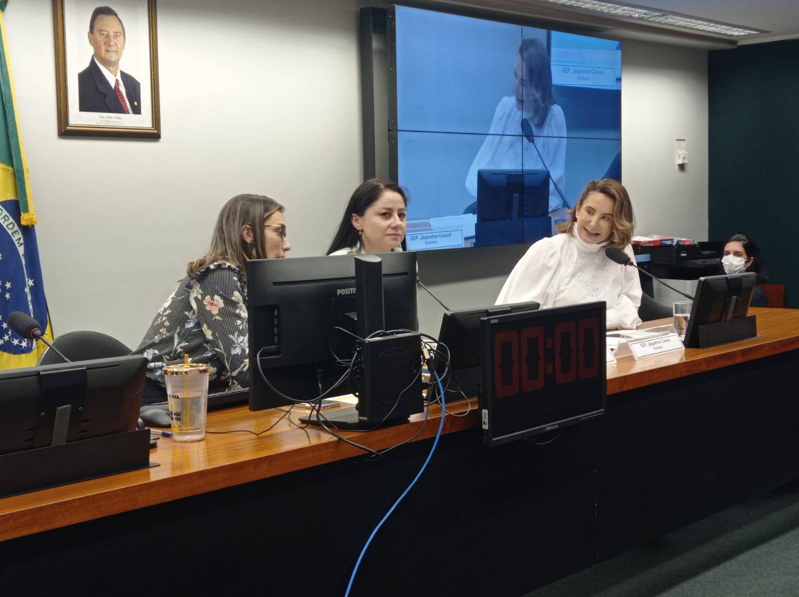 Deputada federal Jaqueline Cassol apresenta relatório do grupo de trabalho sobre Saúde Mental