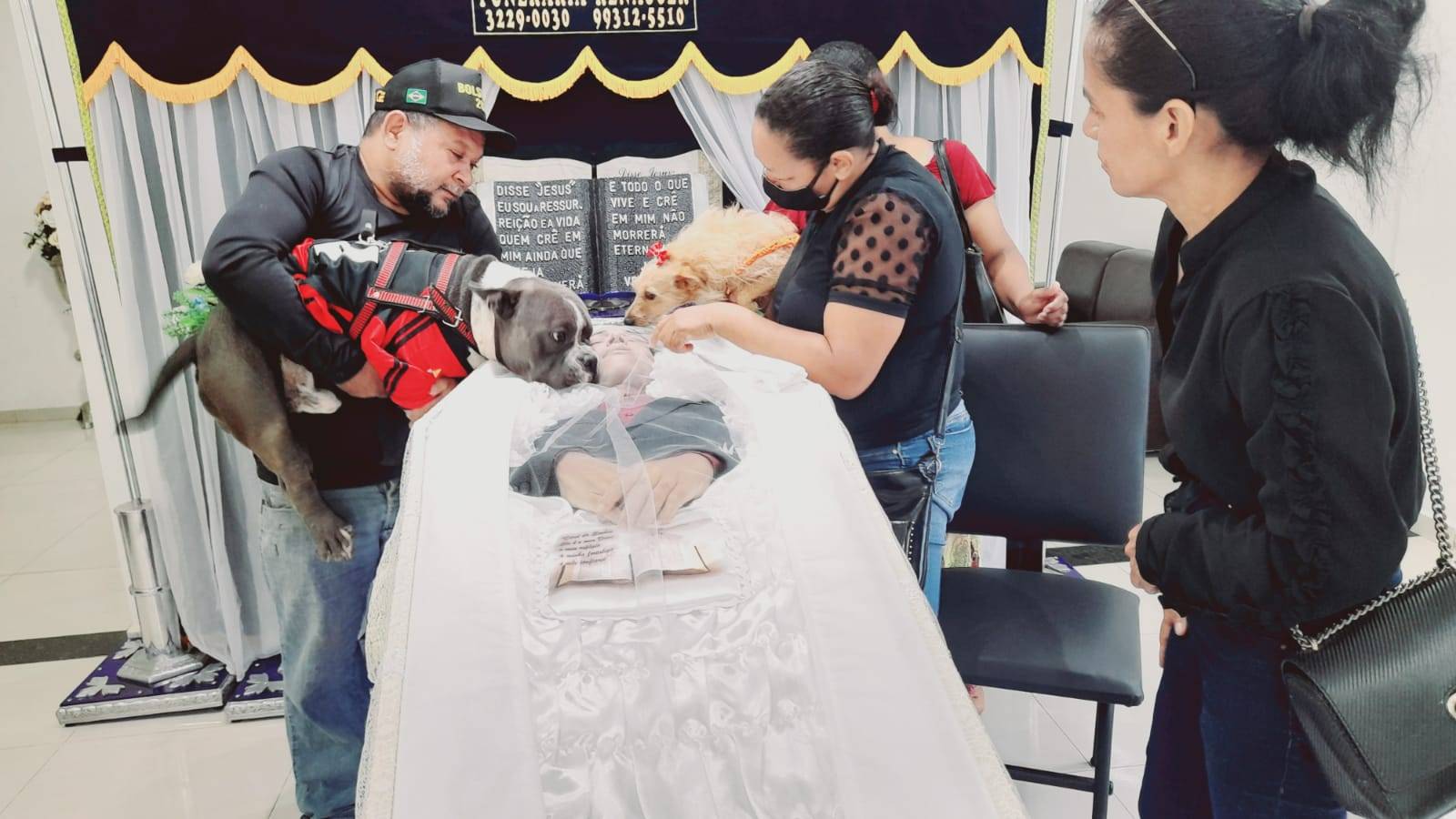Cães se despedem do vilhenense de 29 anos que morreu lutando contra o câncer; morte violenta da avó teria agravado a doença