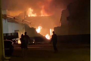 ASSISTA VÍDEO: após ajuda para combater incêndio que destruiu funilaria mas poupou sua transportadora, empresário agradece