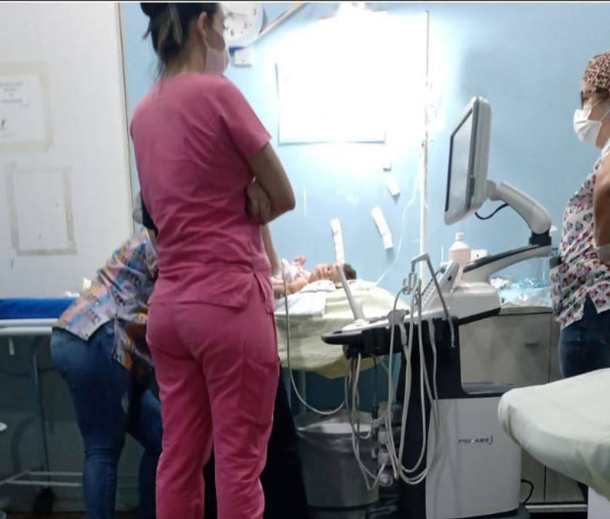 Após ex-moradora de Cerejeiras contrair Covid-19 na gravidez, menininha fica com sequelas e família pede ajuda durante tratamento