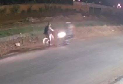 ASSISTA VÍDEO: câmeras registram violento acidente envolvendo moto e bicicleta; entregador teve dedão do pé amputado