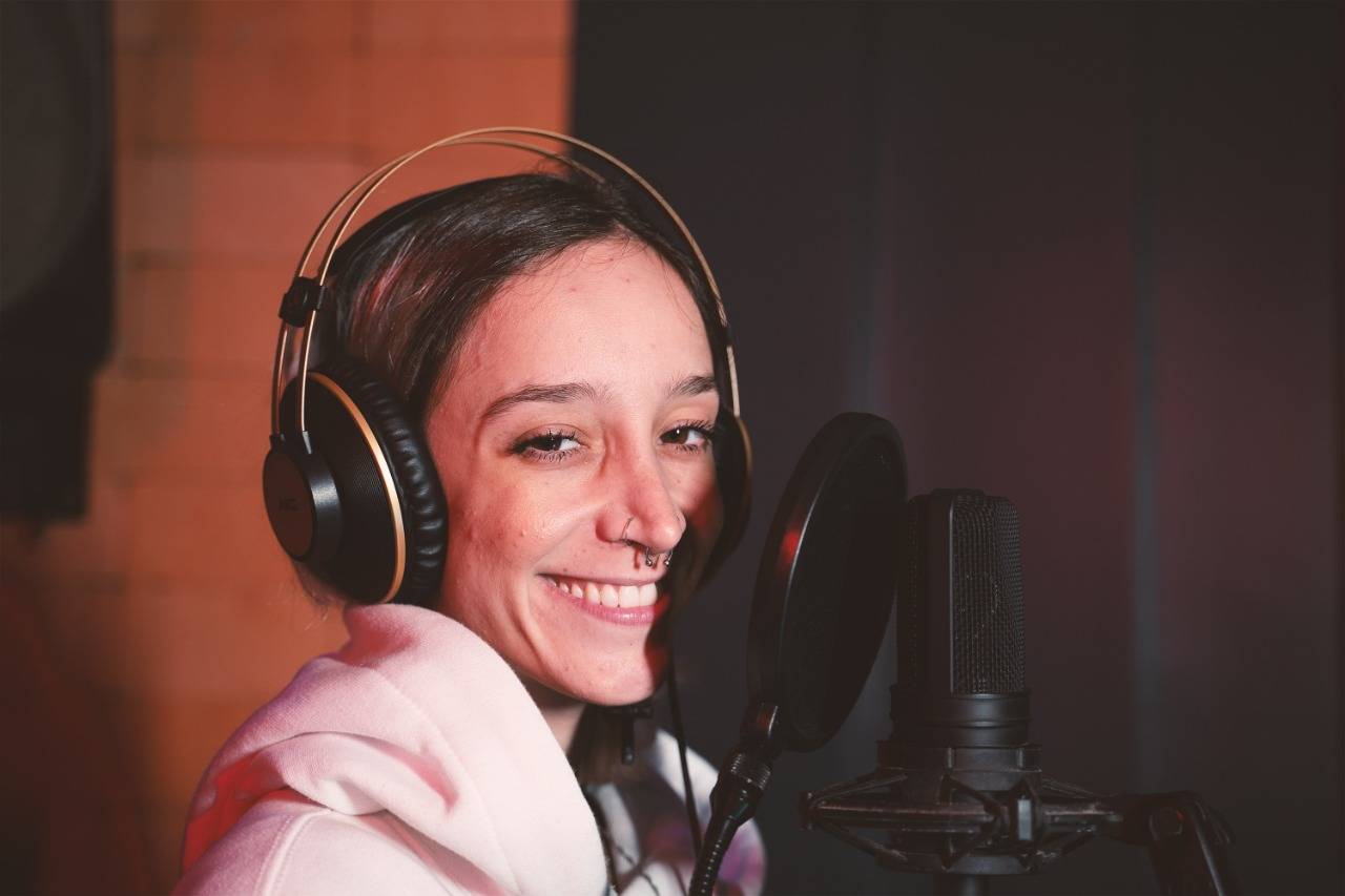 Morando em Santa Catarina, neta de ex-prefeito de Vilhena divulga novo single e se prepara para lançar EP com músicas autorais
