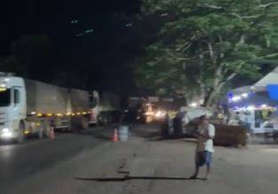 ASSISTA: viraliza no WhatsApp vídeo mostrando manifestantes bloqueando a BR 364 em Cacoal