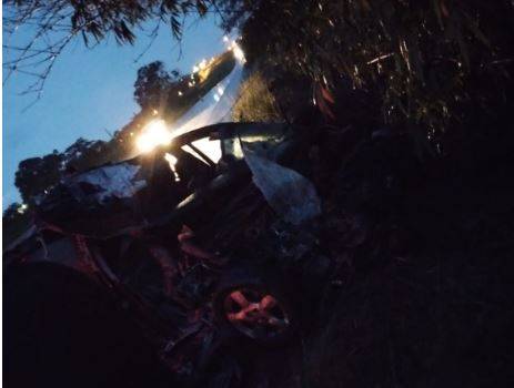 Três homens mortos na batida frontal entre Corolla e caminhão verdureiro na BR 364 seriam da cidade de Ariquemes