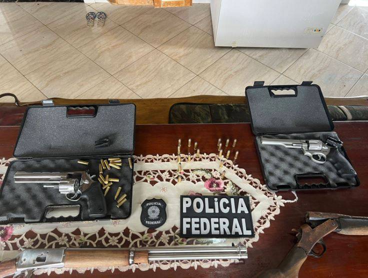 Polícia Federal divulga fotos e explica crimes atribuídos a manifestantes, que resultaram em prisões hoje em Colorado do Oeste