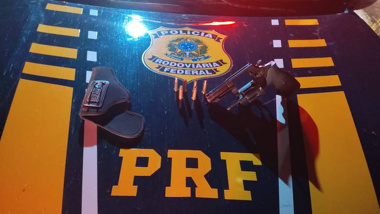 Ao divulgar ocorrências, PRF relata caso de adolescente flagrado dirigindo e com revólver, em Vilhena