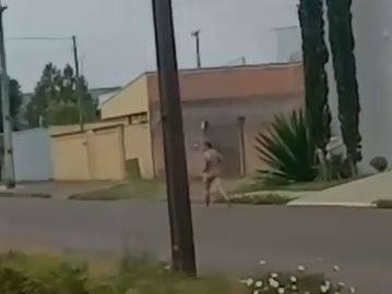 VÍDEO: homem correndo pelado pelas ruas de Vilhena viraliza nas redes sociais e em grupos no WhatsApp