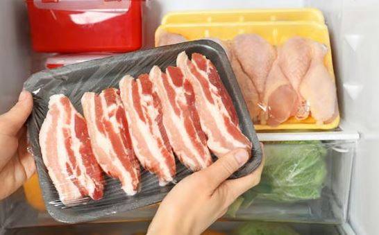 Mulher vai para almoço de natal com o filho e tem casa saqueada em Vilhena; idosa é suspeita de ter furtado 10 kg de carnes