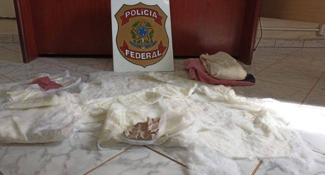 Em Rondônia, agentes da Polícia Federal prendem bolivianos que tentavam enviar cocaína pelos Correios para o Japão