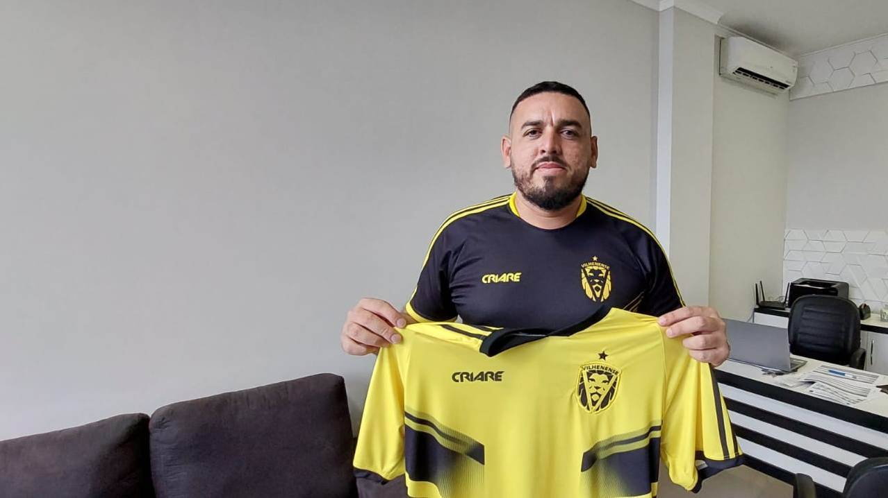 Felipe Romário será o treinador do Vilhenense para a temporada 2023; clube inicia a pré-temporada no dia 16 de janeiro