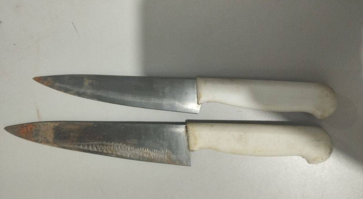 De folga, cabo da PM toma facas de mulher que havia tentado matar o marido duas vezes; casal embriagado acabou preso em flagrante