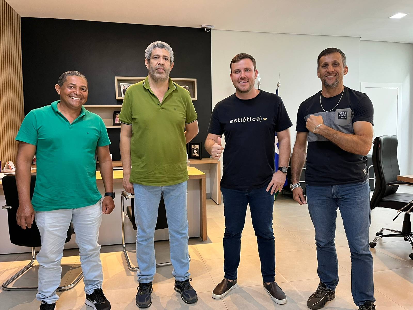 Em audiência com o presidente da Câmara, secretário de Educação confirma adoção de piso nacional para profissionais do Magistério