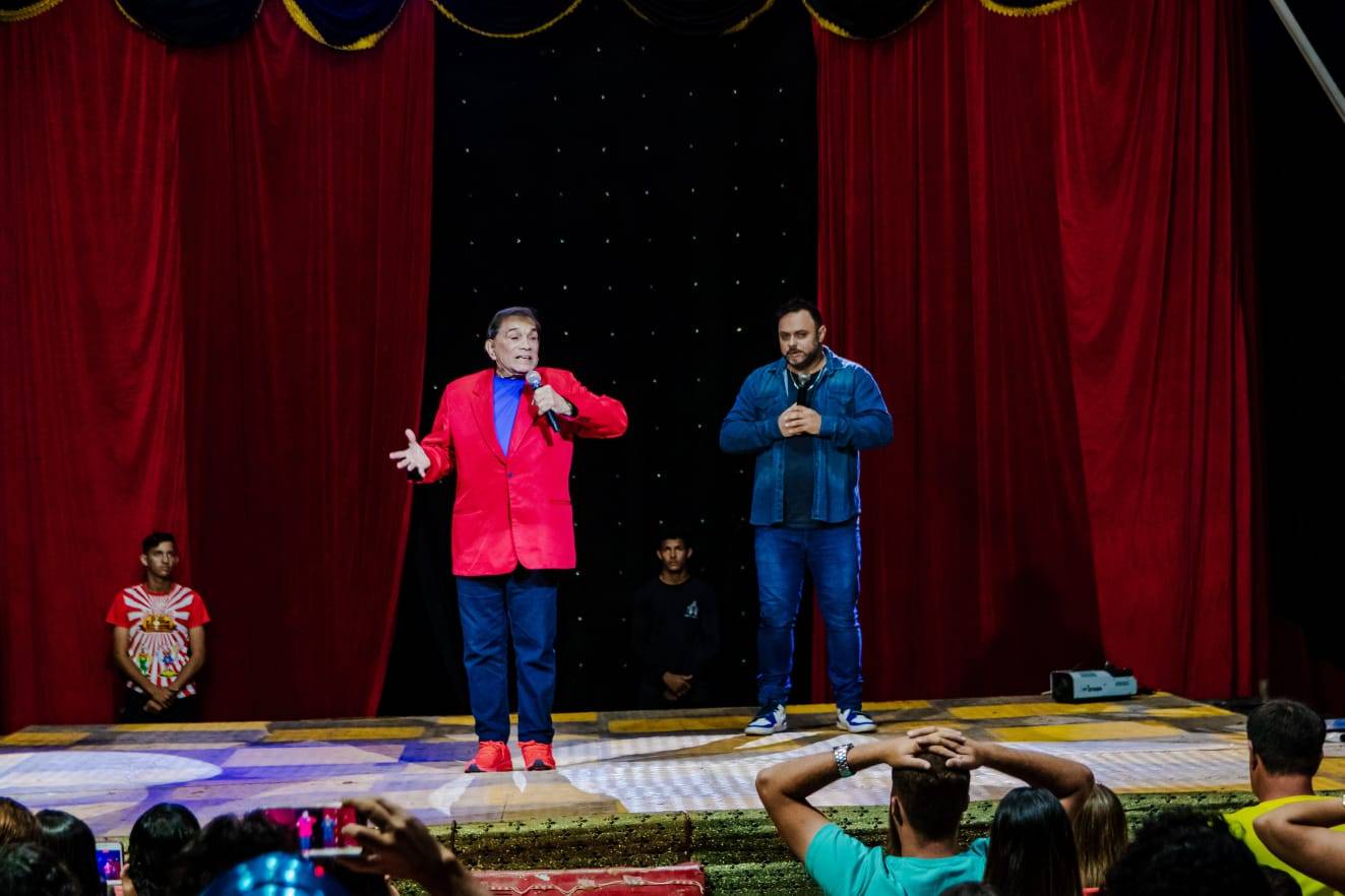 Aos 86 anos, “trapalhão” Dedé Santana faz cinco apresentações em circo na cidade de Cerejeiras