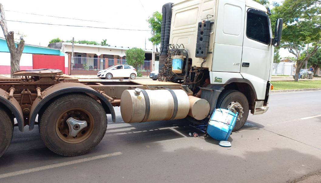 TRÁGICO: “picolezeiro” morre na hora após ter bicicleta atingida por caminhão em avenida de Vilhena