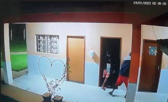 Em menos de 90 dias, escola municipal de Vilhena é arrombada três vezes; vídeo mostra que um dos ladrões aparenta ser criança